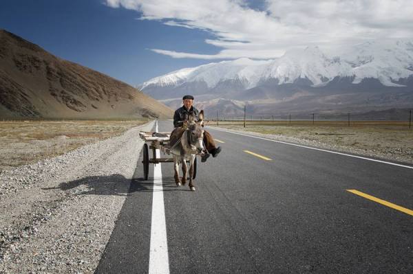 Photograph Reggy De With Traffic On The Karakorum Highway on One Eyeland